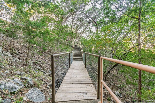 249 Lakeridge Loop, Lakehills, TX 78063