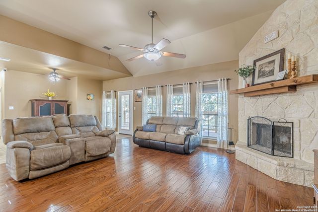 249 Lakeridge Loop, Lakehills, TX 78063