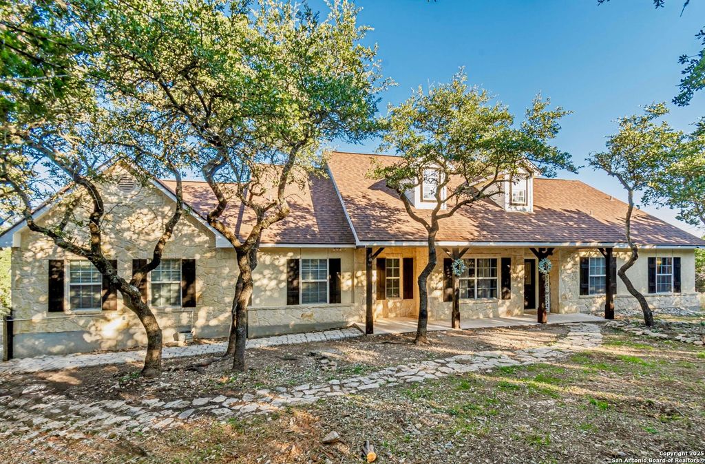 249 Lakeridge Loop, Lakehills, TX 78063