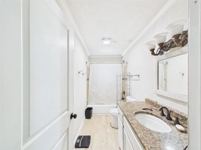 2725 Redbud Lane, Alvin, TX 77511