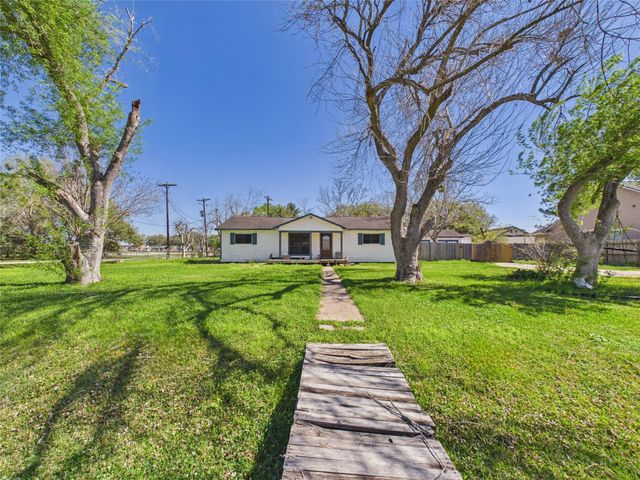 2725 Redbud Lane, Alvin, TX 77511