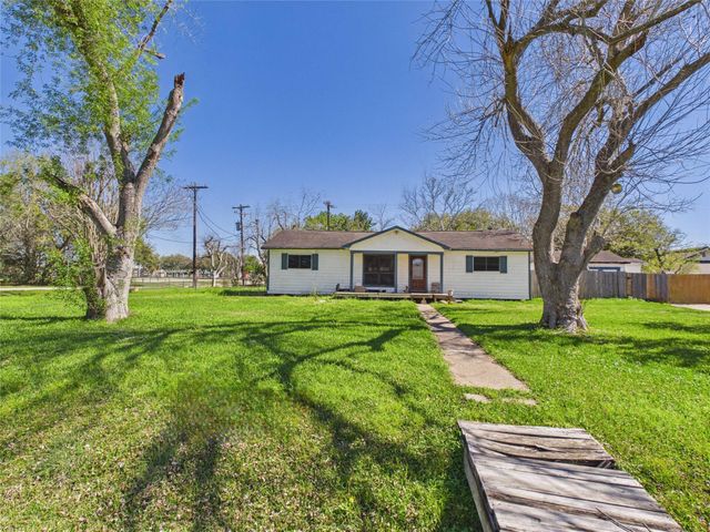 2725 Redbud Lane, Alvin, TX 77511