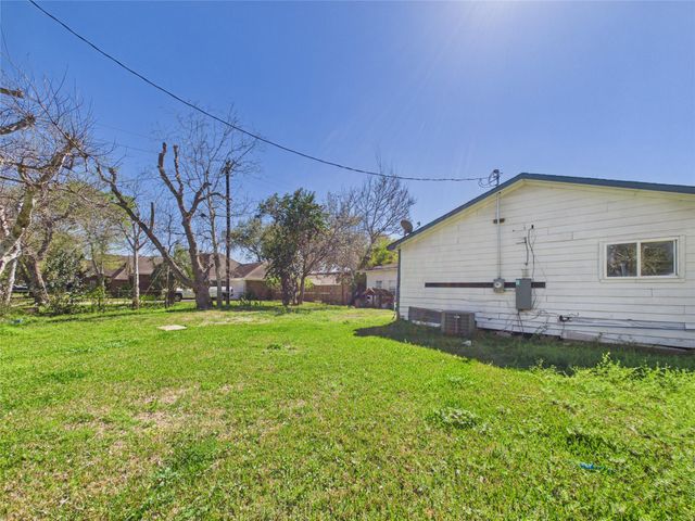 2725 Redbud Lane, Alvin, TX 77511