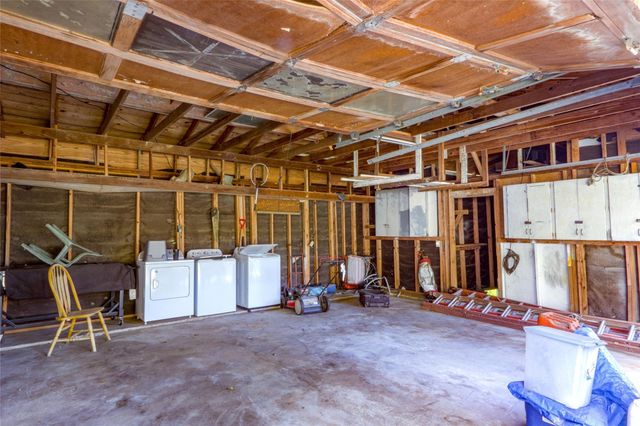 2725 Redbud Lane, Alvin, TX 77511