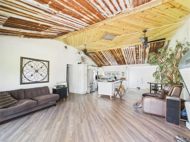 2725 Redbud Lane, Alvin, TX 77511