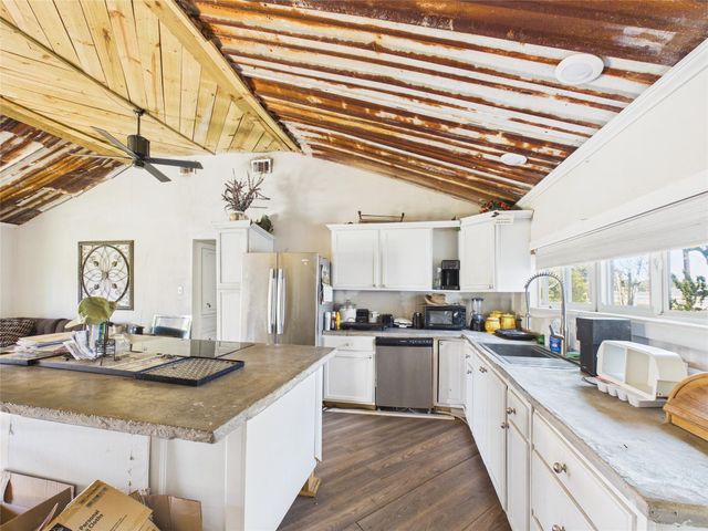 2725 Redbud Lane, Alvin, TX 77511