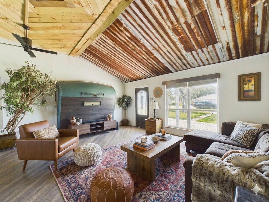 2725 Redbud Lane, Alvin, TX 77511