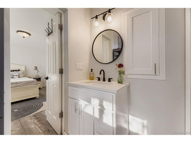 3255 S Corona St, Englewood, CO 80113