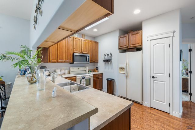 1222 E OAKLAND, Rapid City, SD 57701