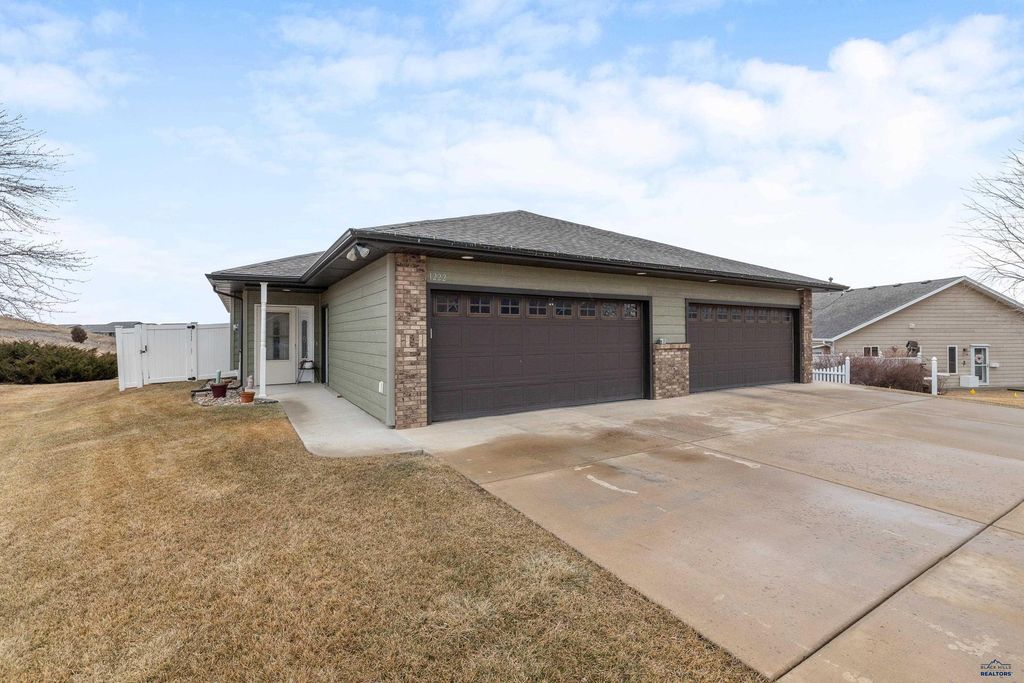 1222 E OAKLAND, Rapid City, SD 57701