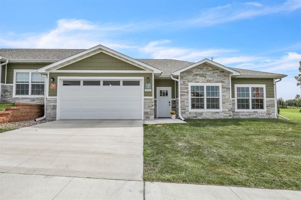 2921 Bos Landen Drive, Pella, IA 50219