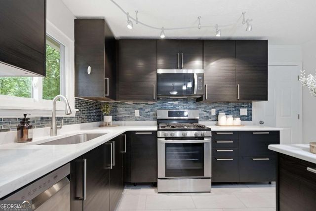 270 Parkmont Court, Roswell, GA 30076