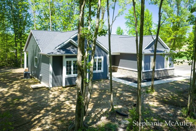 5739 130th Avenue, Fennville, MI 49408