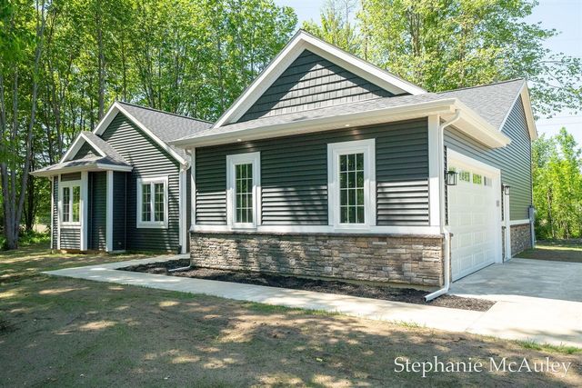 5739 130th Avenue, Fennville, MI 49408