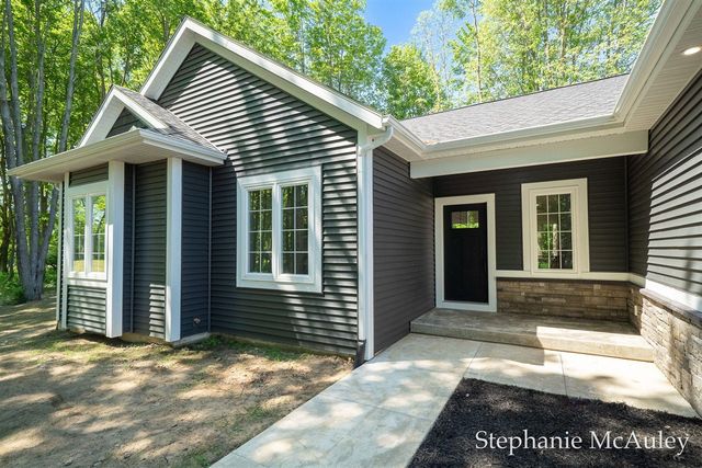 5739 130th Avenue, Fennville, MI 49408