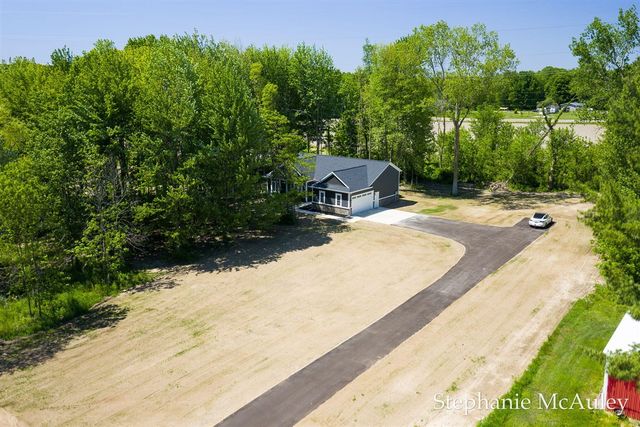 5739 130th Avenue, Fennville, MI 49408