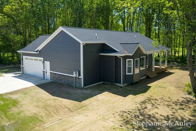 5739 130th Avenue, Fennville, MI 49408