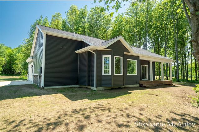 5739 130th Avenue, Fennville, MI 49408