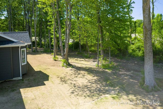 5739 130th Avenue, Fennville, MI 49408