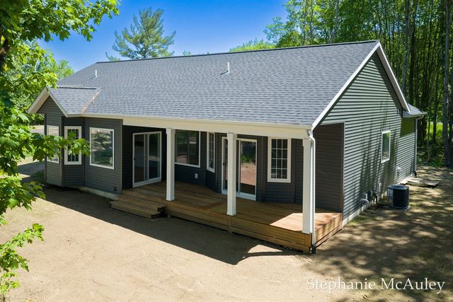 5739 130th Avenue, Fennville, MI 49408