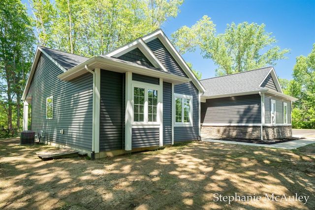 5739 130th Avenue, Fennville, MI 49408