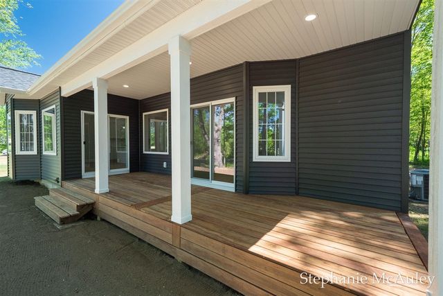 5739 130th Avenue, Fennville, MI 49408