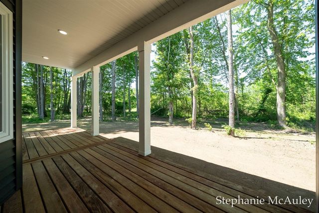5739 130th Avenue, Fennville, MI 49408