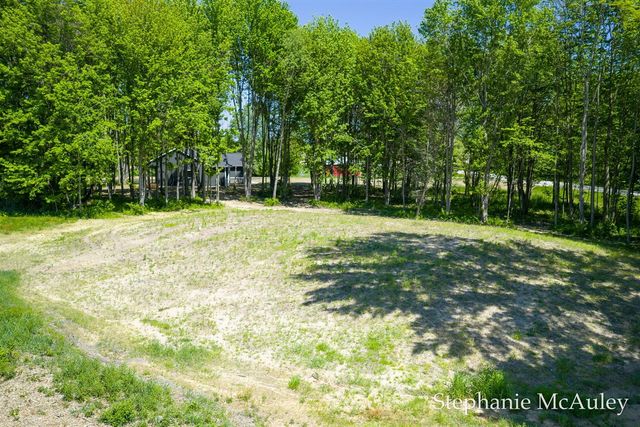 5739 130th Avenue, Fennville, MI 49408