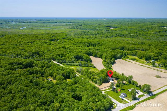 5739 130th Avenue, Fennville, MI 49408