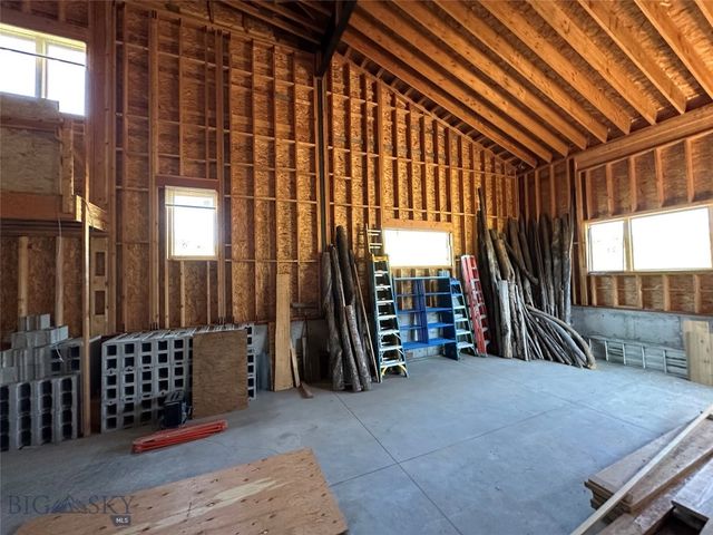 135 Twin Antler Drive, Gallatin Gateway, MT 59730