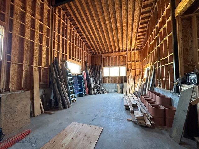 135 Twin Antler Drive, Gallatin Gateway, MT 59730