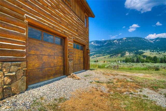 135 Twin Antler Drive, Gallatin Gateway, MT 59730