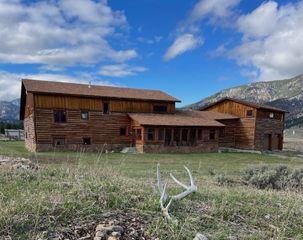 135 Twin Antler Drive, Gallatin Gateway, MT 59730