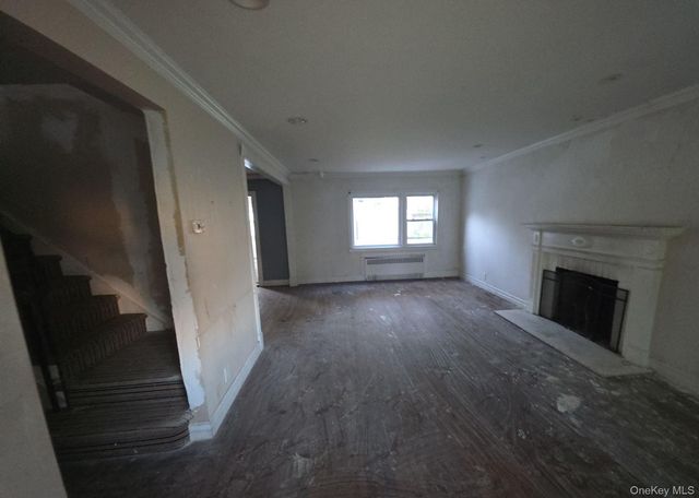 611 Lakeview Avenue, Rockville Centre, NY 11570