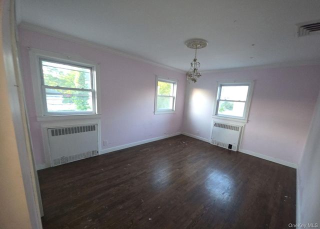611 Lakeview Avenue, Rockville Centre, NY 11570