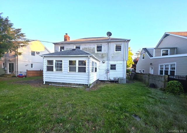 611 Lakeview Avenue, Rockville Centre, NY 11570