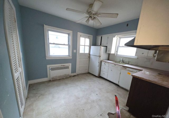 611 Lakeview Avenue, Rockville Centre, NY 11570