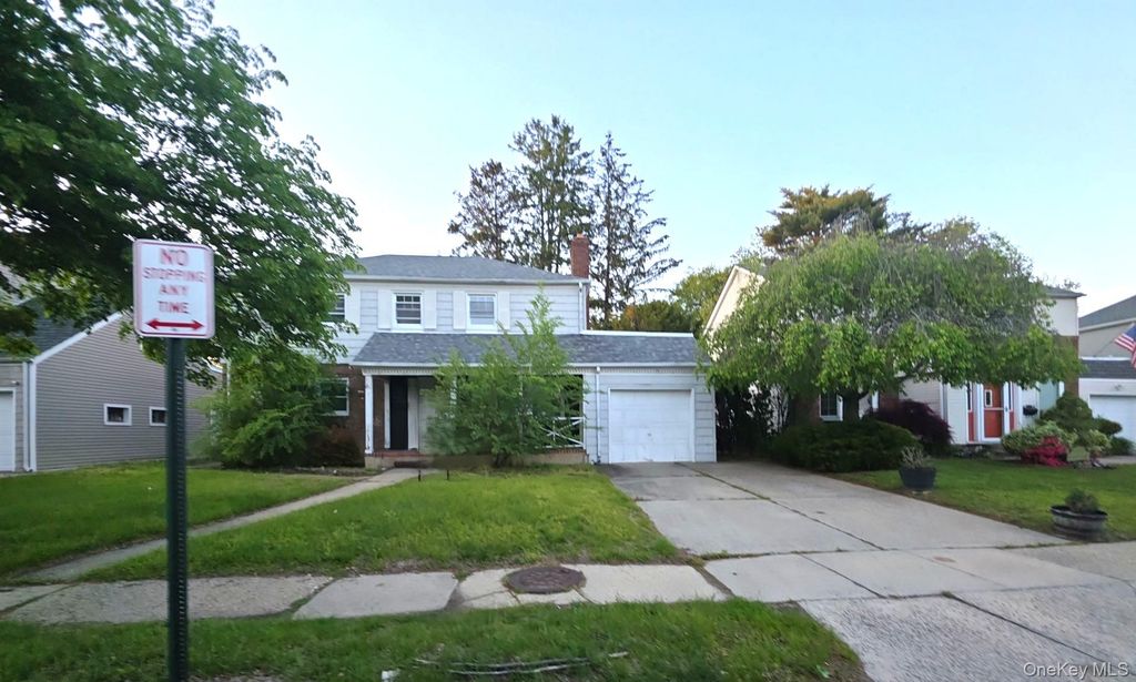 611 Lakeview Avenue, Rockville Centre, NY 11570