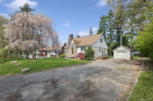 107 E 25th Street, Huntington Station, NY 11746