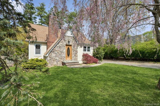 107 E 25th Street, Huntington Station, NY 11746