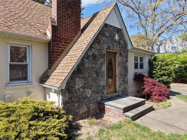 107 E 25th Street, Huntington Station, NY 11746