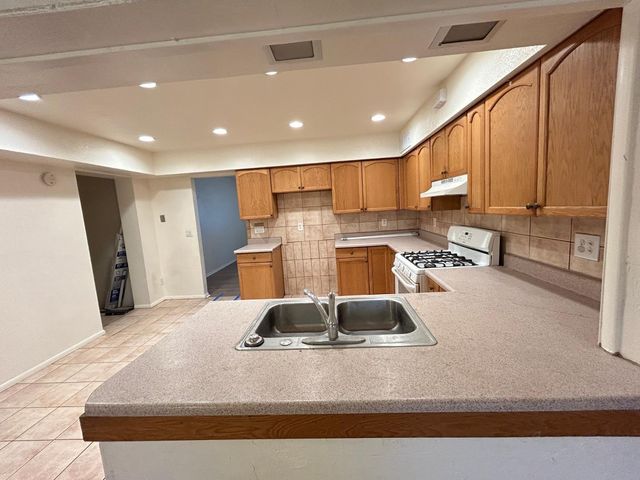 7728 W Reade Avenue, Glendale, AZ 85303
