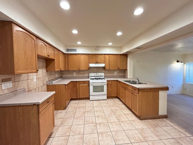 7728 W Reade Avenue, Glendale, AZ 85303
