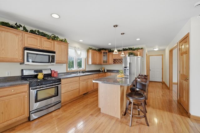 138 Vineland Ave, East Longmeadow, MA 01028