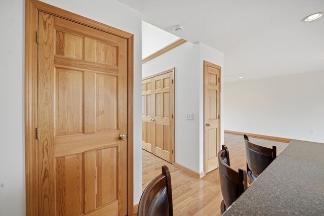 138 Vineland Ave, East Longmeadow, MA 01028