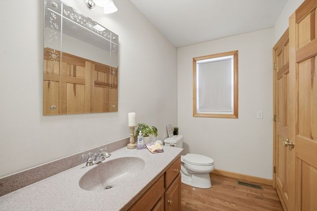 138 Vineland Ave, East Longmeadow, MA 01028