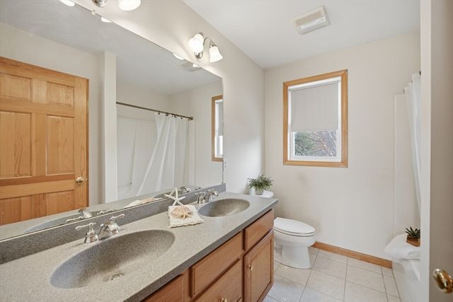 138 Vineland Ave, East Longmeadow, MA 01028