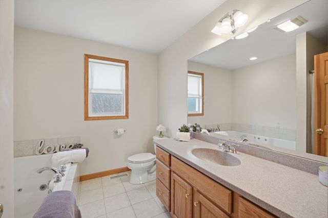 138 Vineland Ave, East Longmeadow, MA 01028