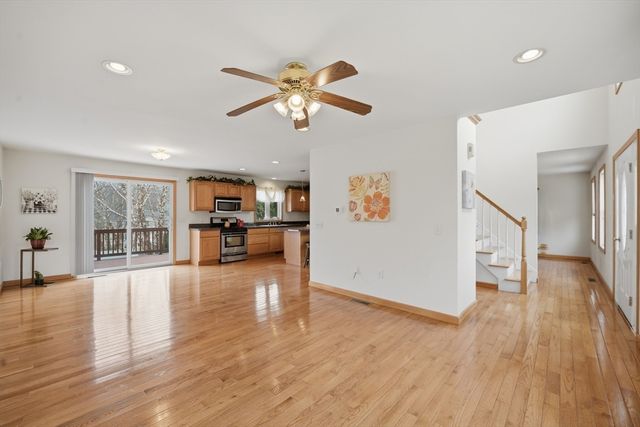 138 Vineland Ave, East Longmeadow, MA 01028