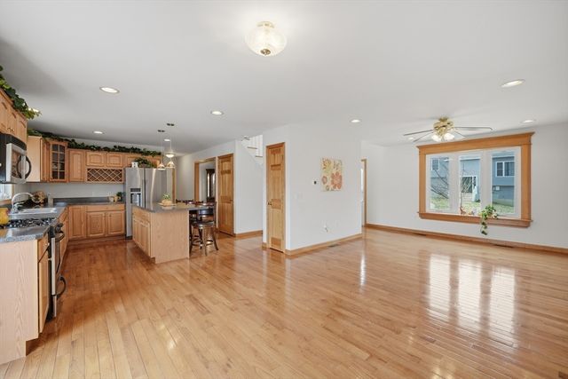 138 Vineland Ave, East Longmeadow, MA 01028